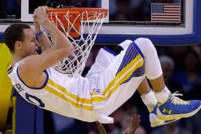 九游社区-新西兰全黑队的全场压迫式防守让对方进攻难以为继，新西兰全黑战舞视频