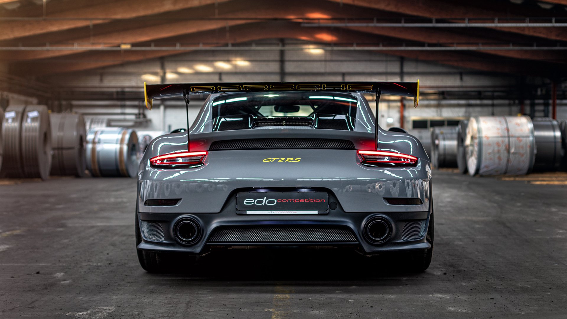 “高原极速:雪山巅峰的生命竞速”,雪山高地