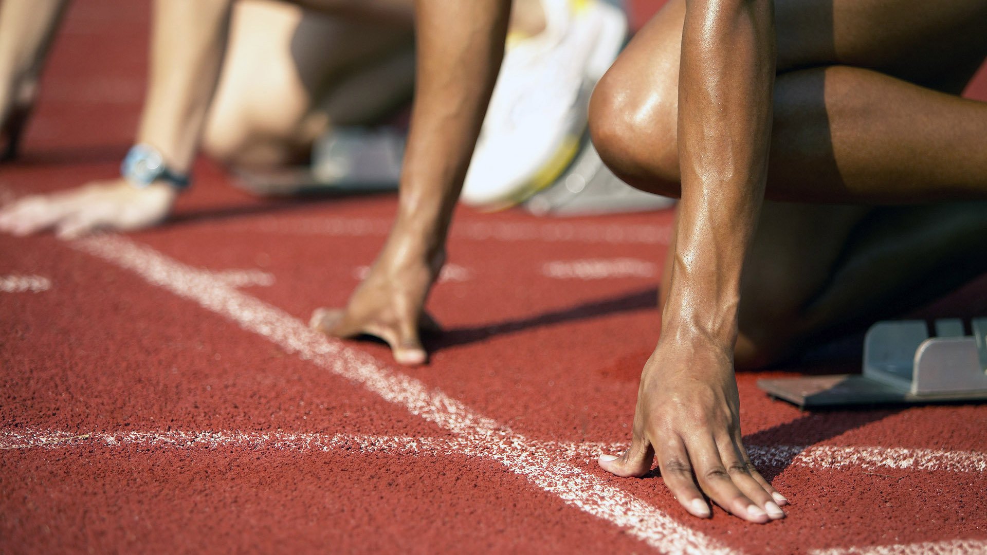 勇士在第四节突然爆发,库里连续投中几记关键远三,带领球队逆转战局!